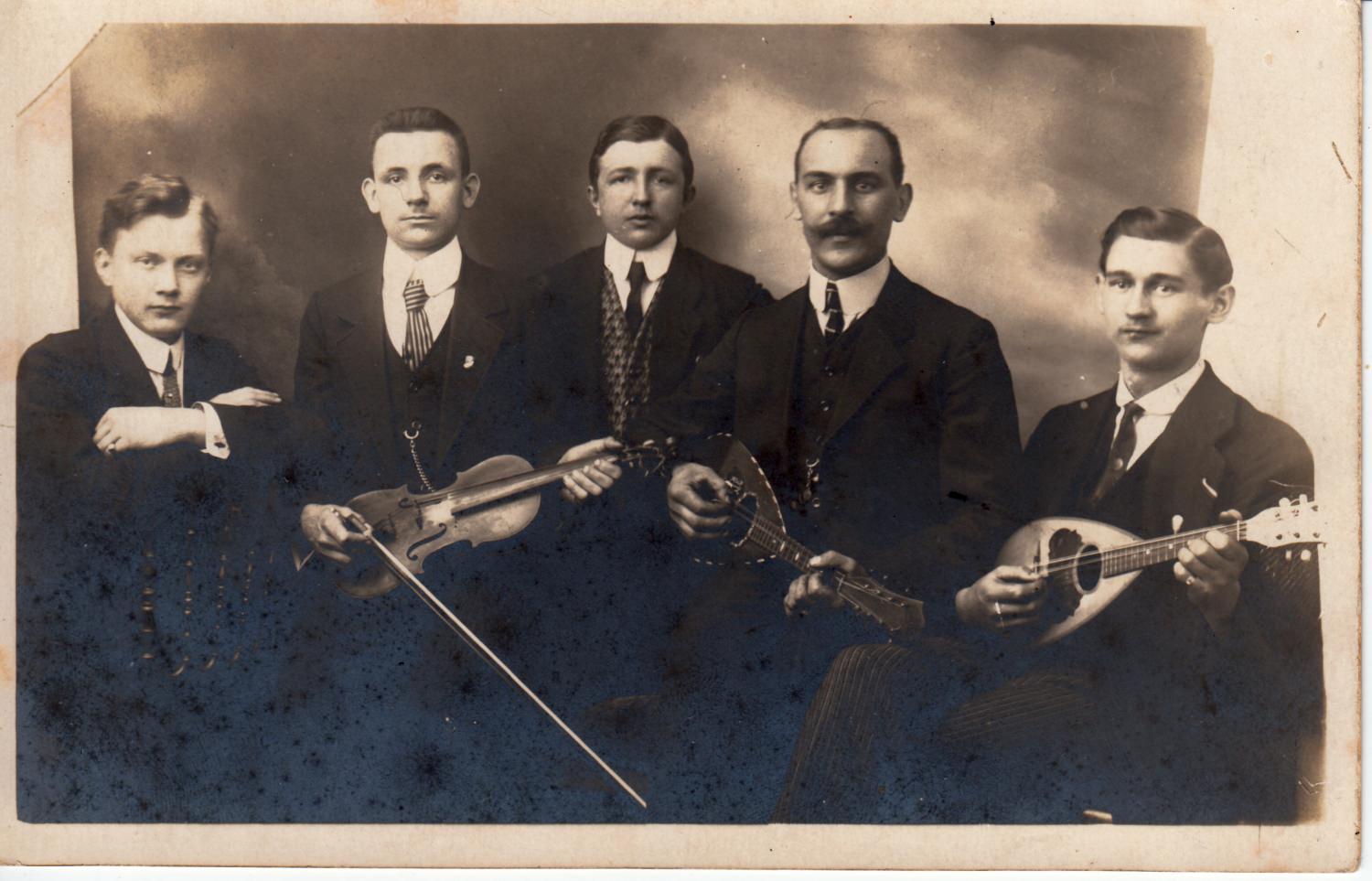 Fünf Musiker Violine Mandoline Postkarte