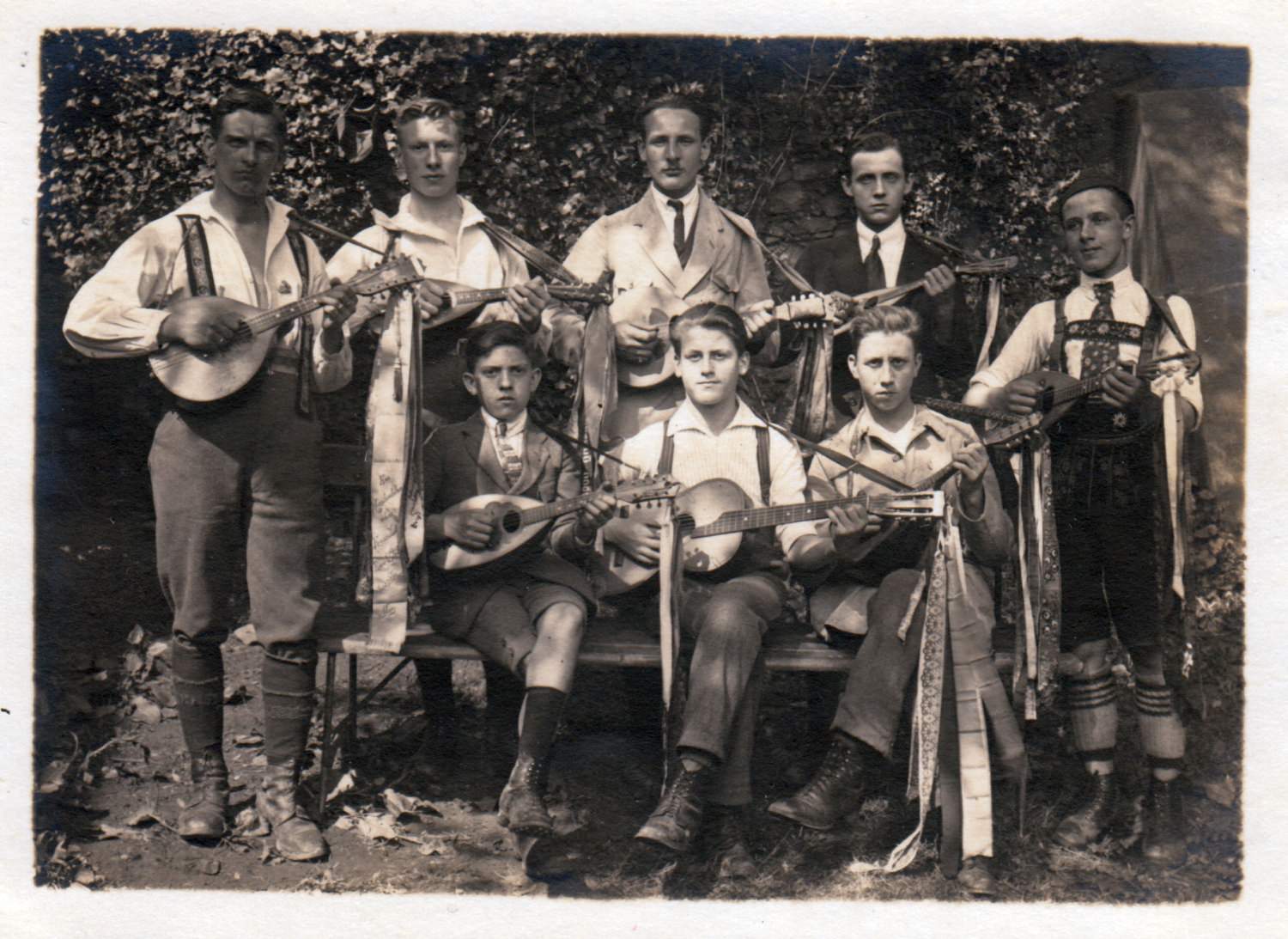 Postkarte Zupfergruppe Ensemble mit Mandolinen