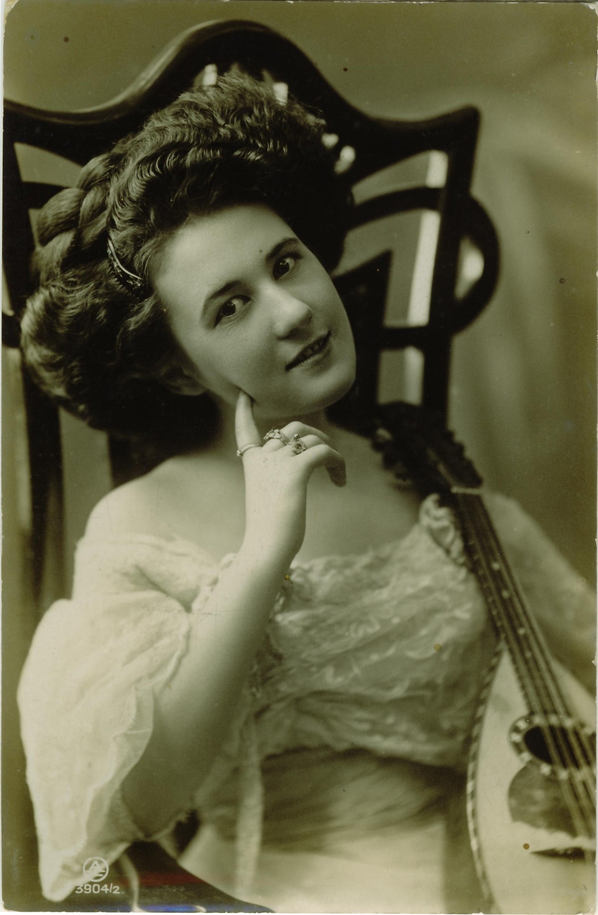 Altes Foto Frau mit Mandoline Postkarte