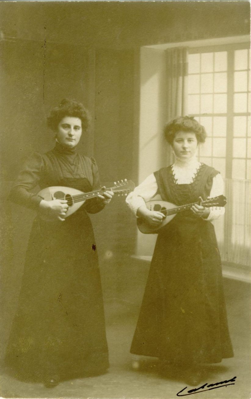 Altes Foto zwei Frauen mit Mandolinen