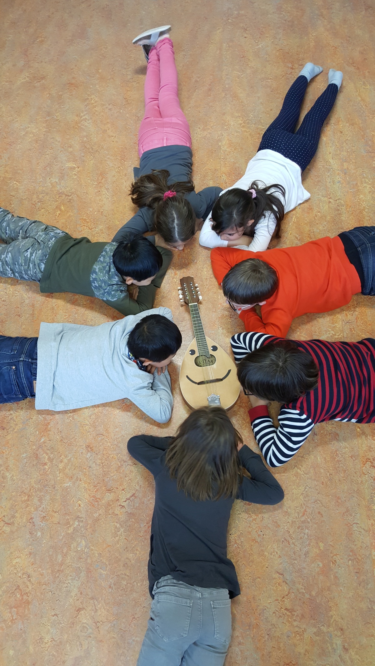 Selima Ben Guigui - In der Musikschule Selima Ben Guigui Mandoline Instrument des Jahres Mandolinenspielerin des Tages