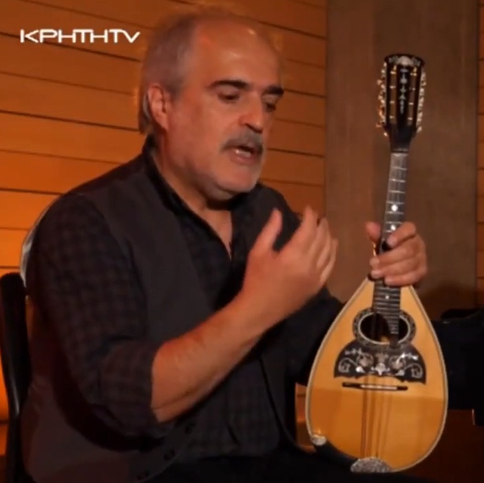 Michalis Stavrakakis Mandoline Instrument des Jahres Mandolinenspieler des Tages