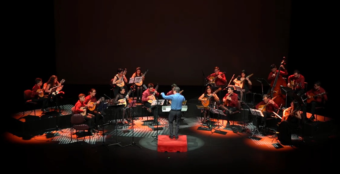 Dora Corita Rojas mit Mandoline Instrument des Jahres Mandolinenspieler des Tages