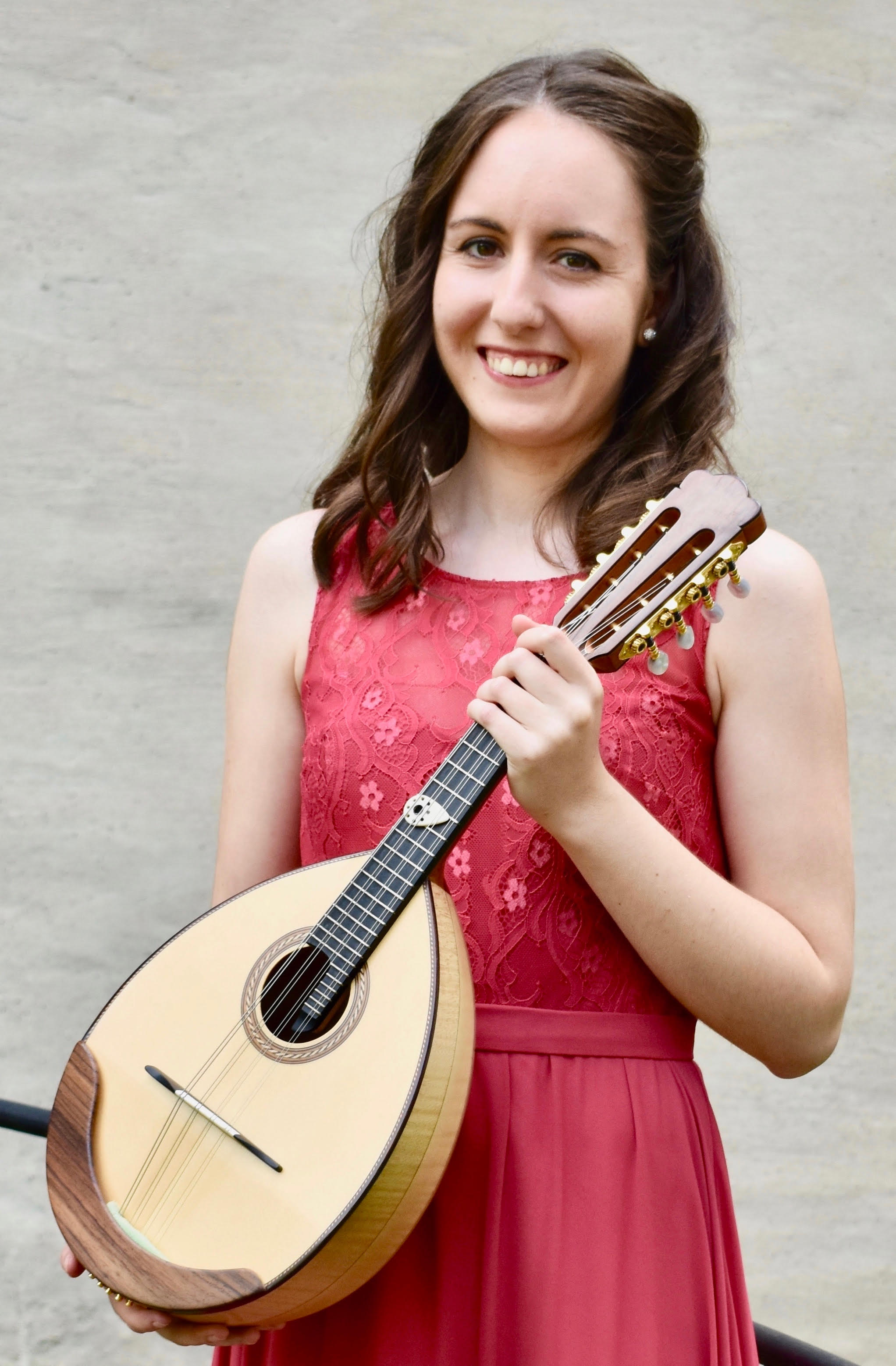 Laura Engelmann mit Mandoline Instrument des Jahres Mandolinenspieler des Tages
