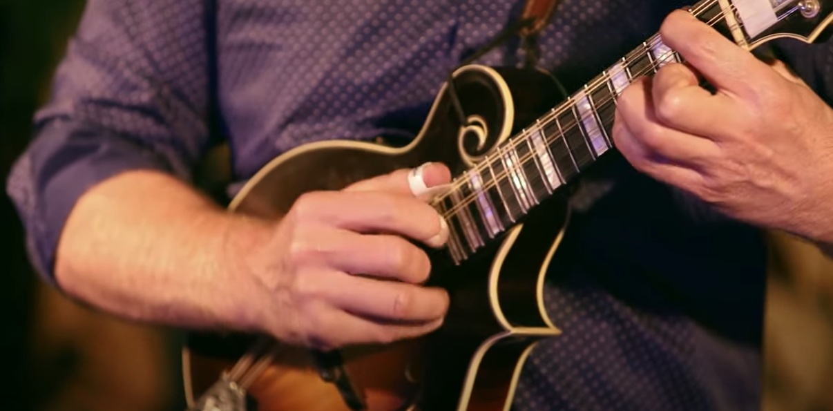 Radim Zenkl mit Fingerpicks Nic Zuppardi mit Tenorgitarre Mandoline Instrument des Jahres Mandolinenspieler des Tages