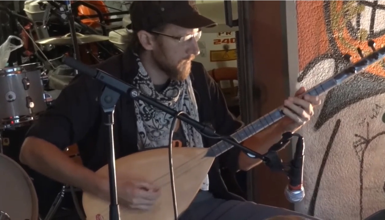 Peter Pussarnig mit Sitar Mandoline Instrument des Jahres Mandolinenspieler des Tages