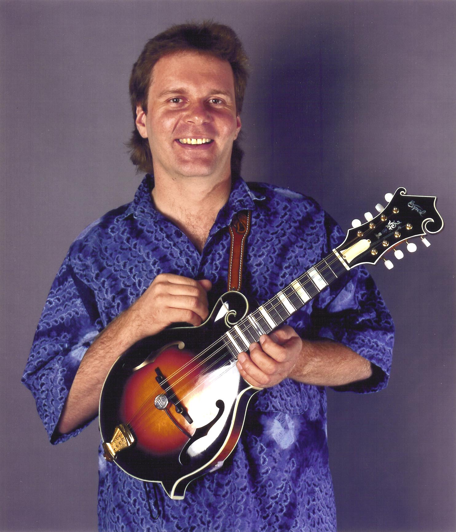 Radim Zenkl mit Capek Mandoline Radim Zenkl Mandoline Instrument des Jahres Mandolinenspieler des Tages