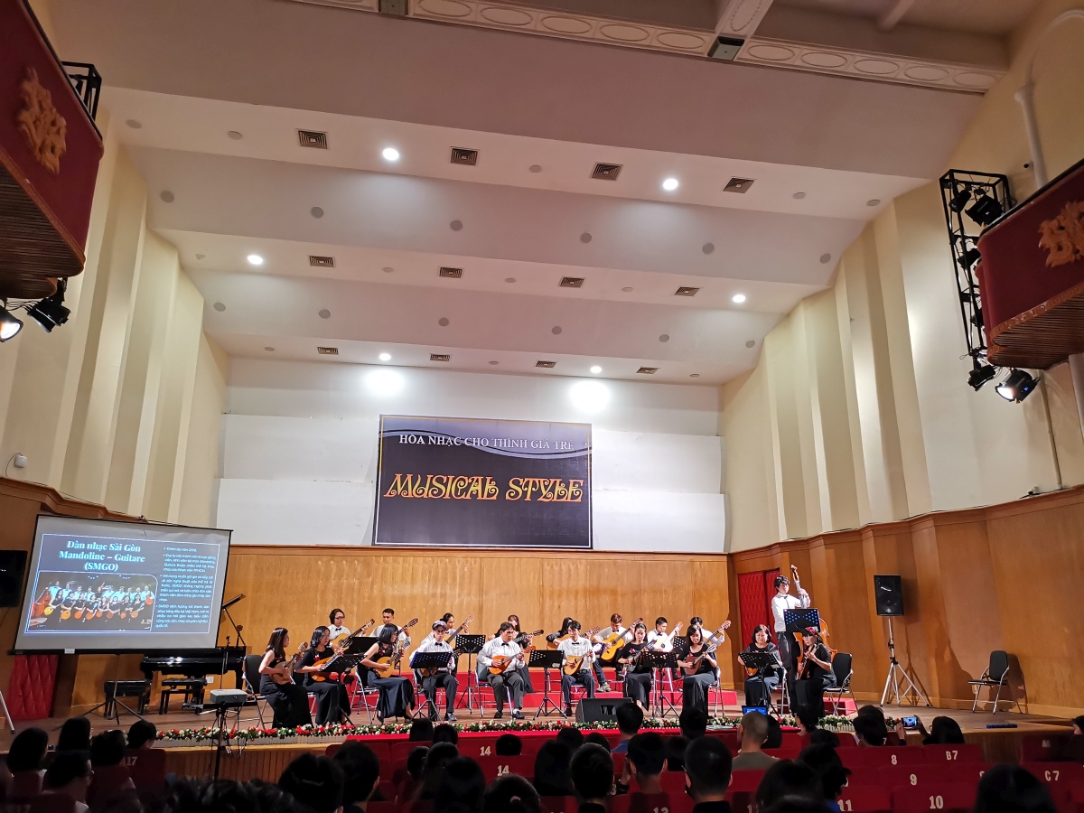 Saigon Mandolinen- und Gitarren Orchester (SMGO) Christian Laier Mandoline Instrument des Jahres Mandolinenspieler des Tages