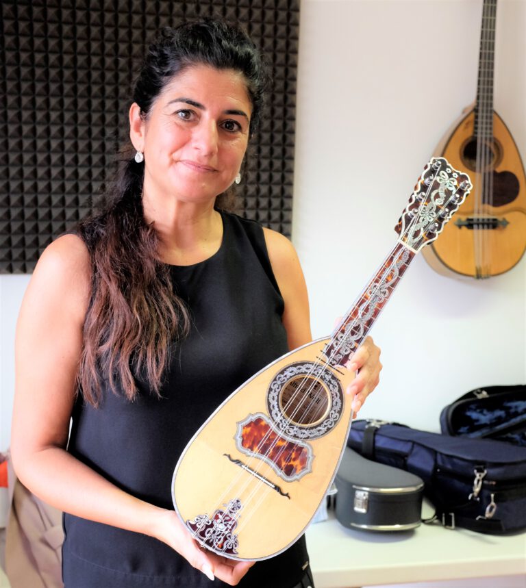 Mari Fe Pavón  Mandoline Instrument des Jahres Mandolinenspieler des Tages