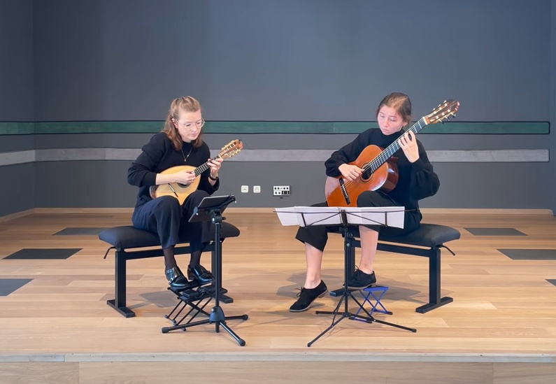 Lotte Nuria Adler Mandoline Instrument des Jahres Mandolinenspieler des Tages