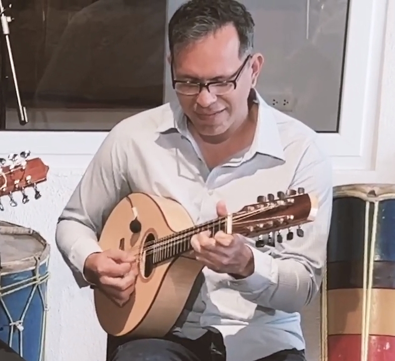 Enrique Márquez  Mandoline Instrument des Jahres Mandolinenspieler des Tages