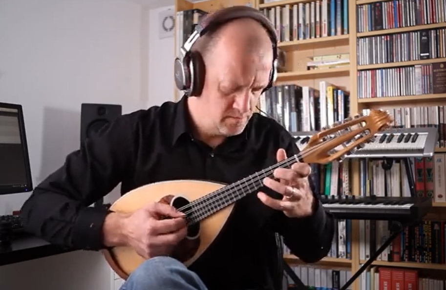 Mathieu Sarthe-Moureou Mandoline Instrument des Jahres Mandolinenspieler des Tages