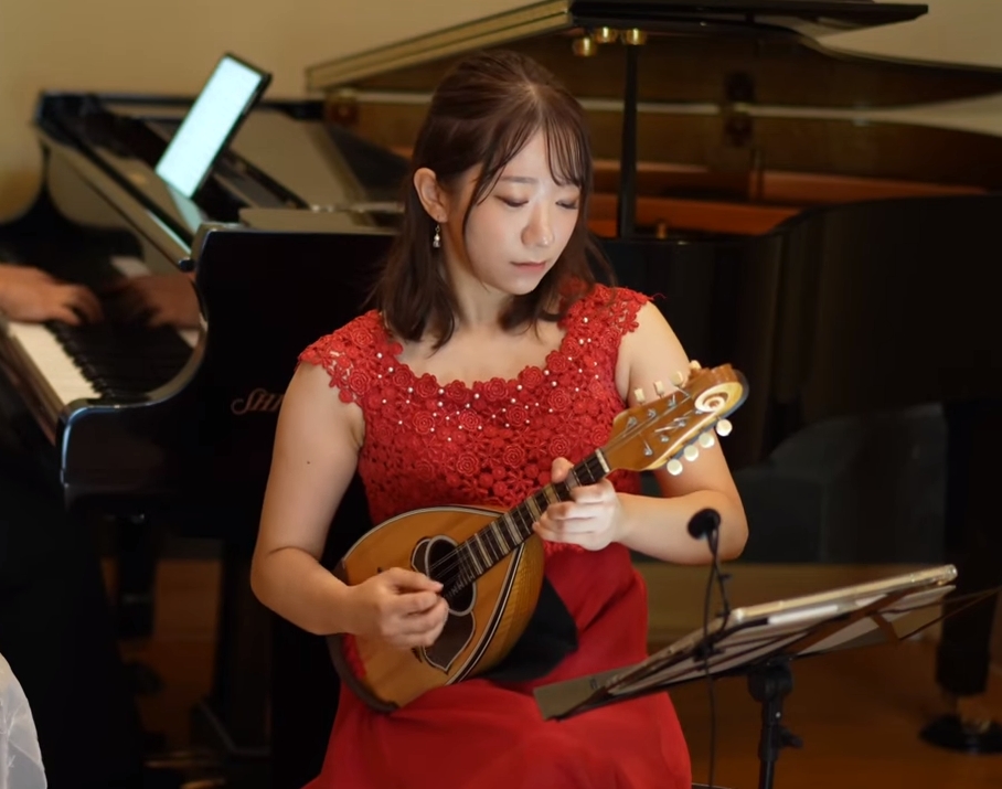 Fujikawa Airi Mandoline Instrument des Jahres Mandolinenspieler des Tages