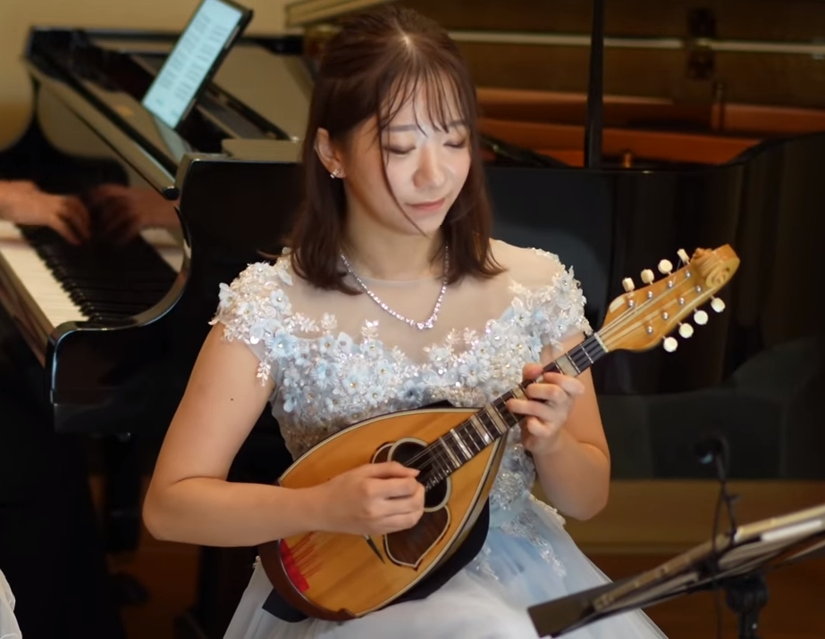 Fujikawa Airi  Mandoline Instrument des Jahres Mandolinenspieler des Tages