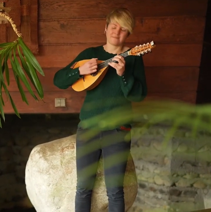 Marie Burou  Mandoline Instrument des Jahres Mandolinenspieler des Tages