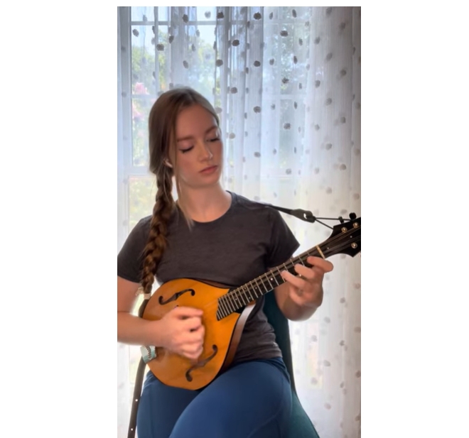 Emma Borders  Mandolinenspielerin  des Jahres Mandolinenspieler des Tages